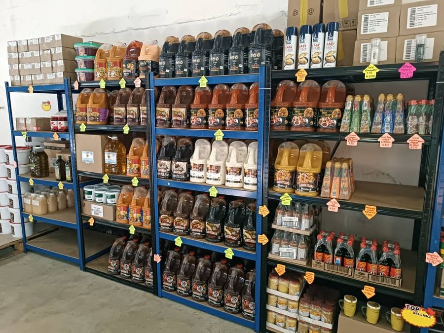 Catering sauces and condiments on Artion shelves